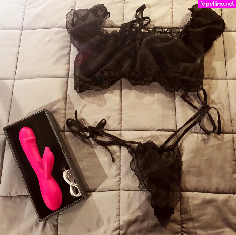 halesfyi, msstealyagirl Nude Leaked OnlyFans Photo #4dU1egvyTX