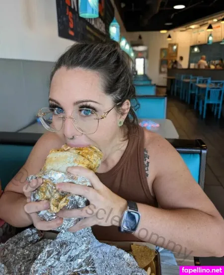 Muscle Mommy OnlyFans Thumbnail #Z4K5f6VsLF