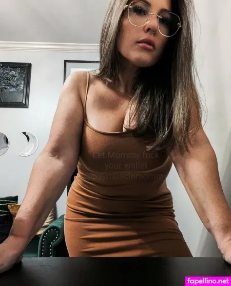 Muscle Mommy OnlyFans Thumbnail #jsUwJqceae