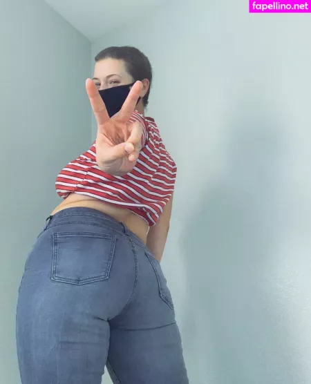 Mustbecoralee OnlyFans Thumbnail #Q2z16b2nE1