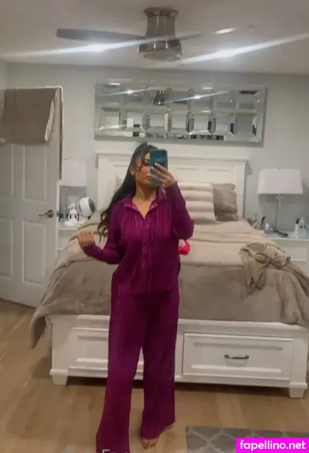 Mwuahnessa OnlyFans Thumbnail #ETMjMjSC4n