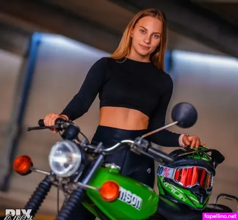 Mxchxllx S Michelle OnlyFans Thumbnail #oMuZ1Q4SEm