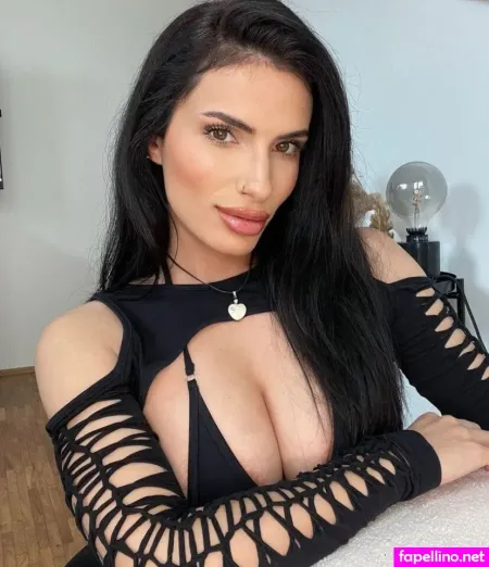 Myra Ric OnlyFans Thumbnail #4OoWuvpXwm