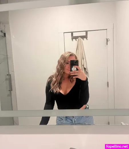 Nadia Meunier OnlyFans Thumbnail #5mKOQllIVH