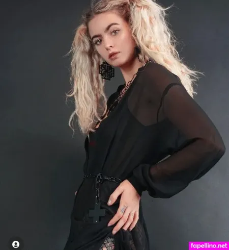 Nadine Bergmann OnlyFans Thumbnail #kFr9XSDgzy