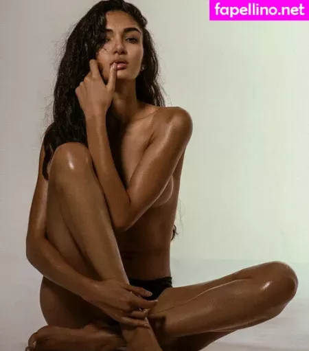 Nadiya Khan OnlyFans Thumbnail #1YnXXoy6Bo