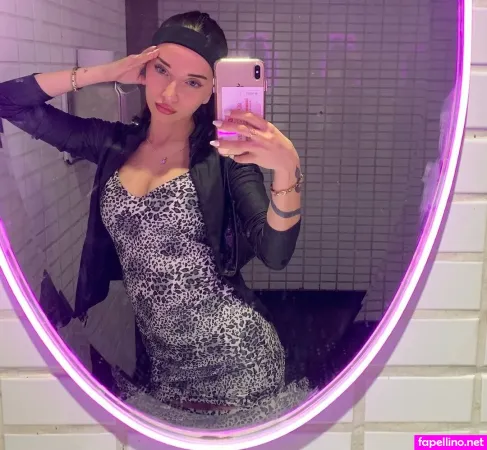 Nahiarabrenn OnlyFans Thumbnail #3qewtkR0rK