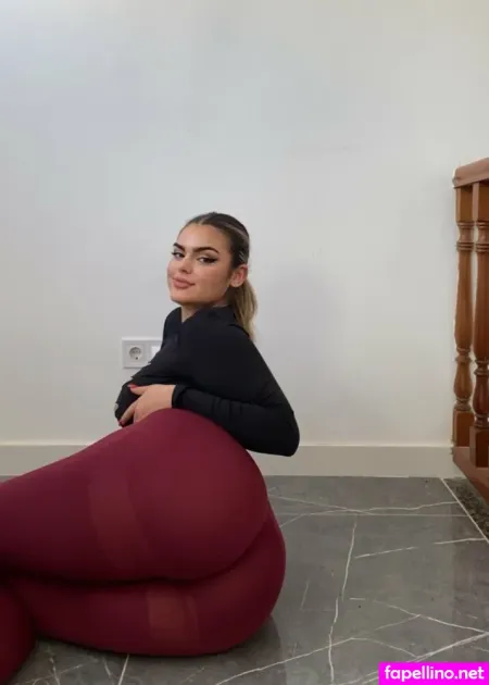 Naiaretta OnlyFans Thumbnail #J8AgyVJYaS