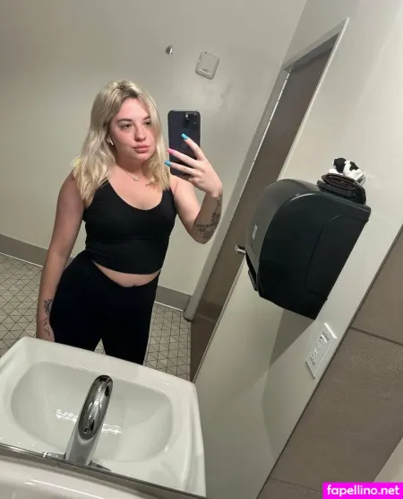 Naked Nikki OnlyFans Thumbnail #bQo4KarPyd