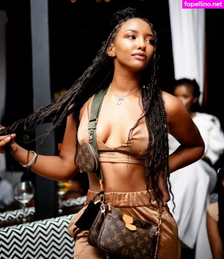 Naomi Schiff OnlyFans Thumbnail #qhfvVMF5Mw