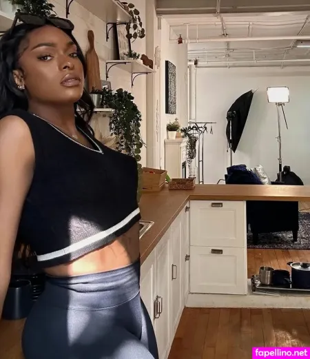 Naomi Whistledown OnlyFans Thumbnail #PUzuatqasO