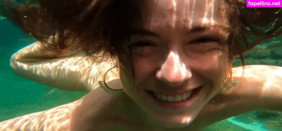 Naomi Wildman OnlyFans Thumbnail #DSURTuiR0Q
