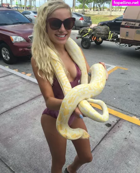 Naomi Woods OnlyFans Thumbnail #qX5ORVCwKn