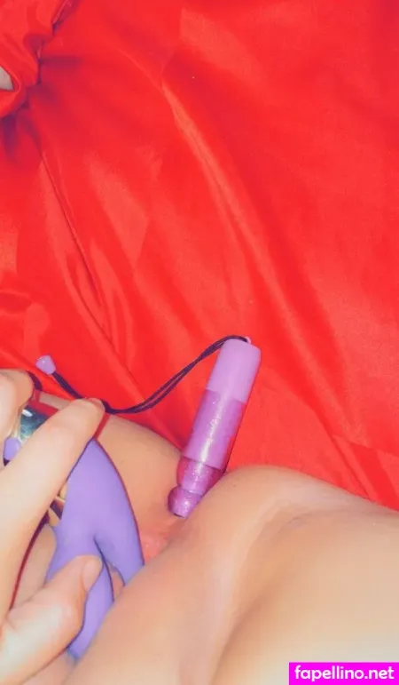 Naomirayne90 OnlyFans Thumbnail #0J1nhDYAAV