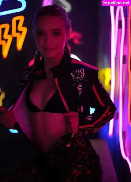 Natalie Decker OnlyFans Thumbnail #4cfxxDrQA7