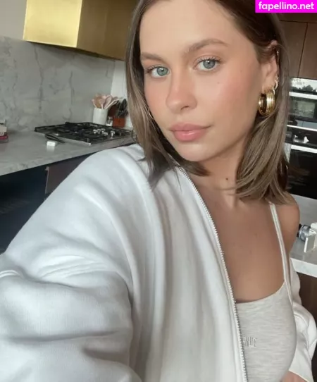 Natasha Bure OnlyFans Thumbnail #Gy6O1Tv0ns