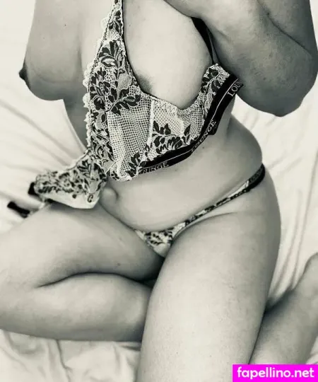 Naughty Mrs R OnlyFans Thumbnail #CiQcaUlFsA