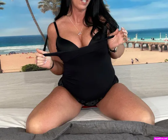 Naughtyhousewife4fun OnlyFans Thumbnail #uZqjFEC1bo