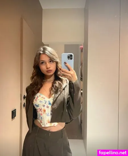 Nauthykatiefree OnlyFans Thumbnail #w6YksppoUr