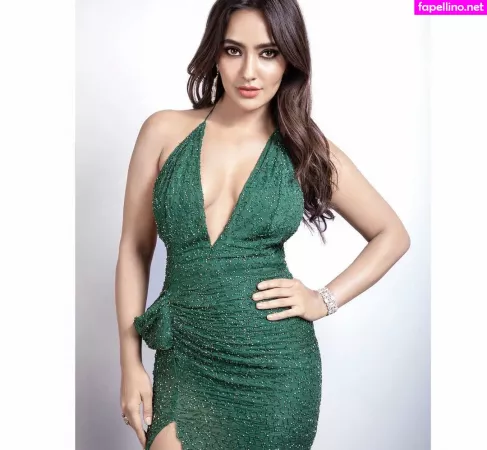 Neha Sharma OnlyFans Thumbnail #xyyR7J6abR