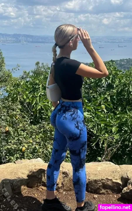 Neli Kutnar OnlyFans Thumbnail #s7a332bjId