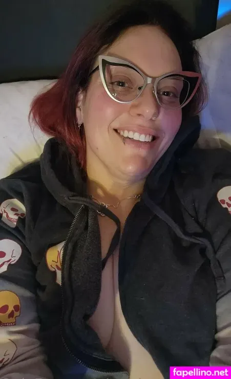 Nerdyrockerchick OnlyFans Thumbnail #4flmSxXpkw