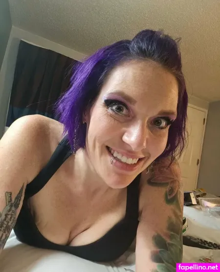 Nerdyrockerchick OnlyFans Thumbnail #avVBBcbOzY