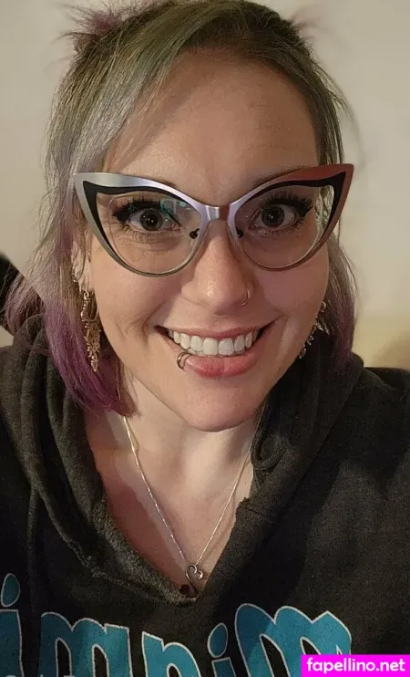 Nerdyrockerchick OnlyFans Thumbnail #nUJT8LmfZK
