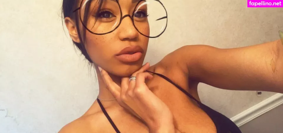 Nia Simone OnlyFans Thumbnail #0sVsX1IOEd