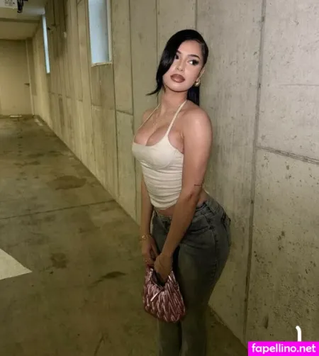 Nickimariiee OnlyFans Thumbnail #3UXdvnRExx