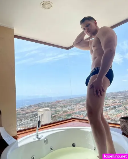 Nicolasferringtonfree Main Profile Photo