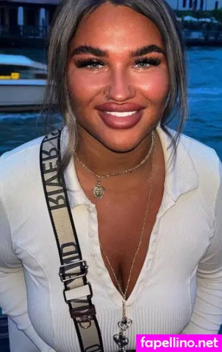 Nicole Barker OnlyFans Thumbnail #8uOo3trl8I