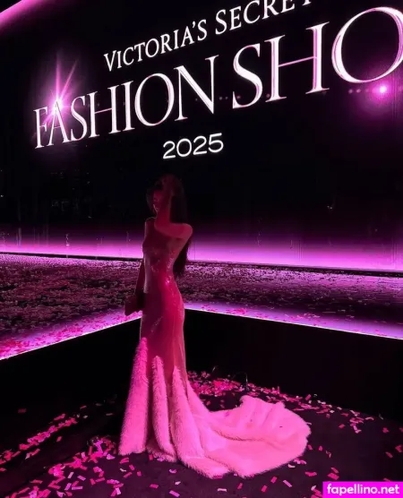 Nicole Sahebi OnlyFans Thumbnail #7n1tS8Fade