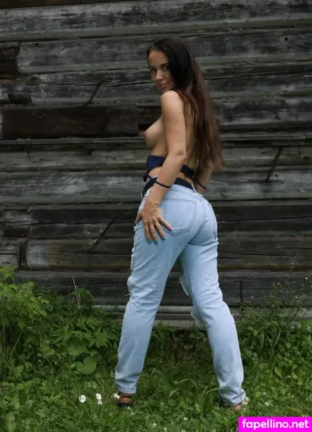 Nicole V OnlyFans Thumbnail #0ehb84UTP1