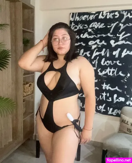 Nicolecuezzo OnlyFans Thumbnail #6iZUHplAhk