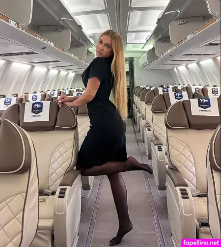 Nicolelobelloo OnlyFans Thumbnail #BYxaQ4q9Zq