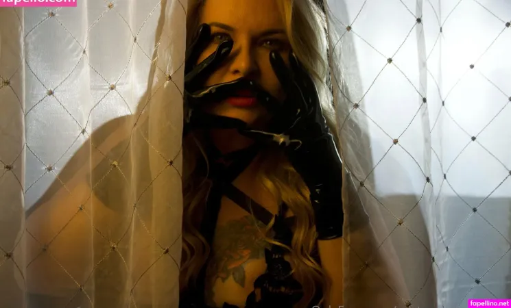 Nicoleperrie OnlyFans Thumbnail #krtArO0WxU