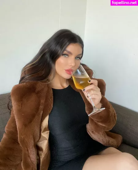 Nicolethorne OnlyFans Thumbnail #vWxVAYCA92