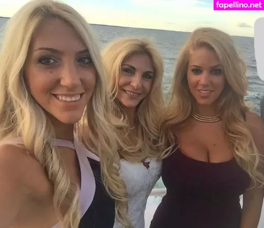 Nicolle A OnlyFans Thumbnail #3Zj1OW5Mut