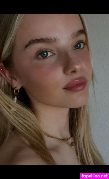 Nika Roeffen OnlyFans Thumbnail #PEb0O0yEre