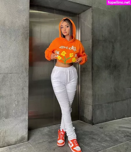 Nikahigashionna OnlyFans Thumbnail #CxcE7DROon