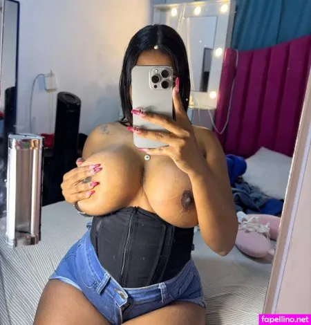 Nikave Vee OnlyFans Thumbnail #UVMoHjhviP