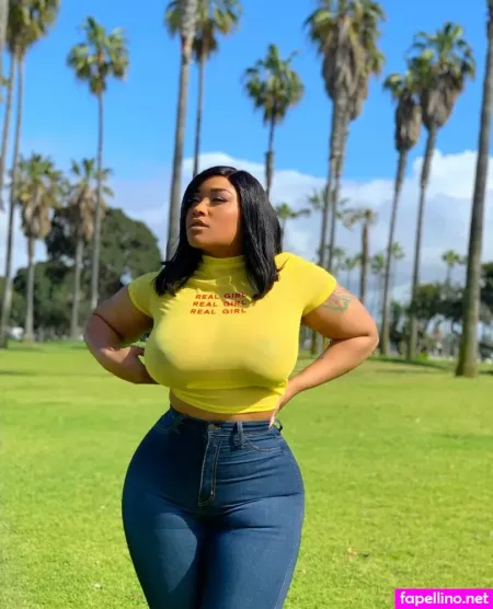 Nikiareneefree OnlyFans Thumbnail #sMyxySNSC9