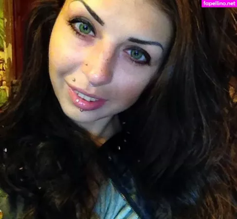 Nikki Bast OnlyFans Thumbnail #2r6FI8rhkw
