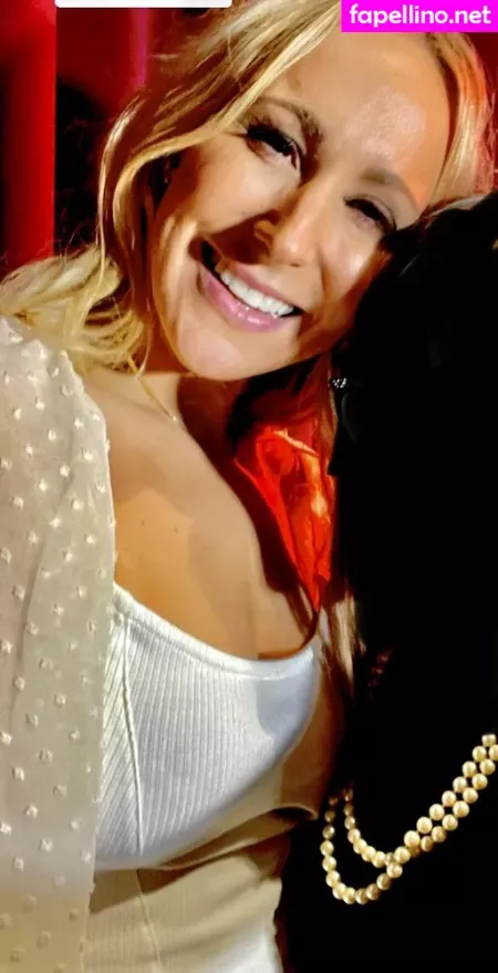 Nikki Glaser OnlyFans Thumbnail #6PBk08b061