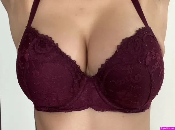 Nikkihug Main Profile Photo