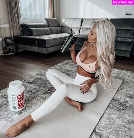 Nikola Rihova OnlyFans Thumbnail #1Q9QzpcrqD