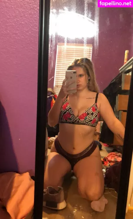 Nikoletlarie OnlyFans Thumbnail #9STFy4E7In