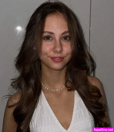 Nina Flash Main Profile Photo