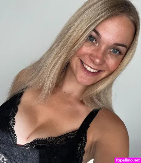 Nina Haberl OnlyFans Thumbnail #TfoYs2dWx8